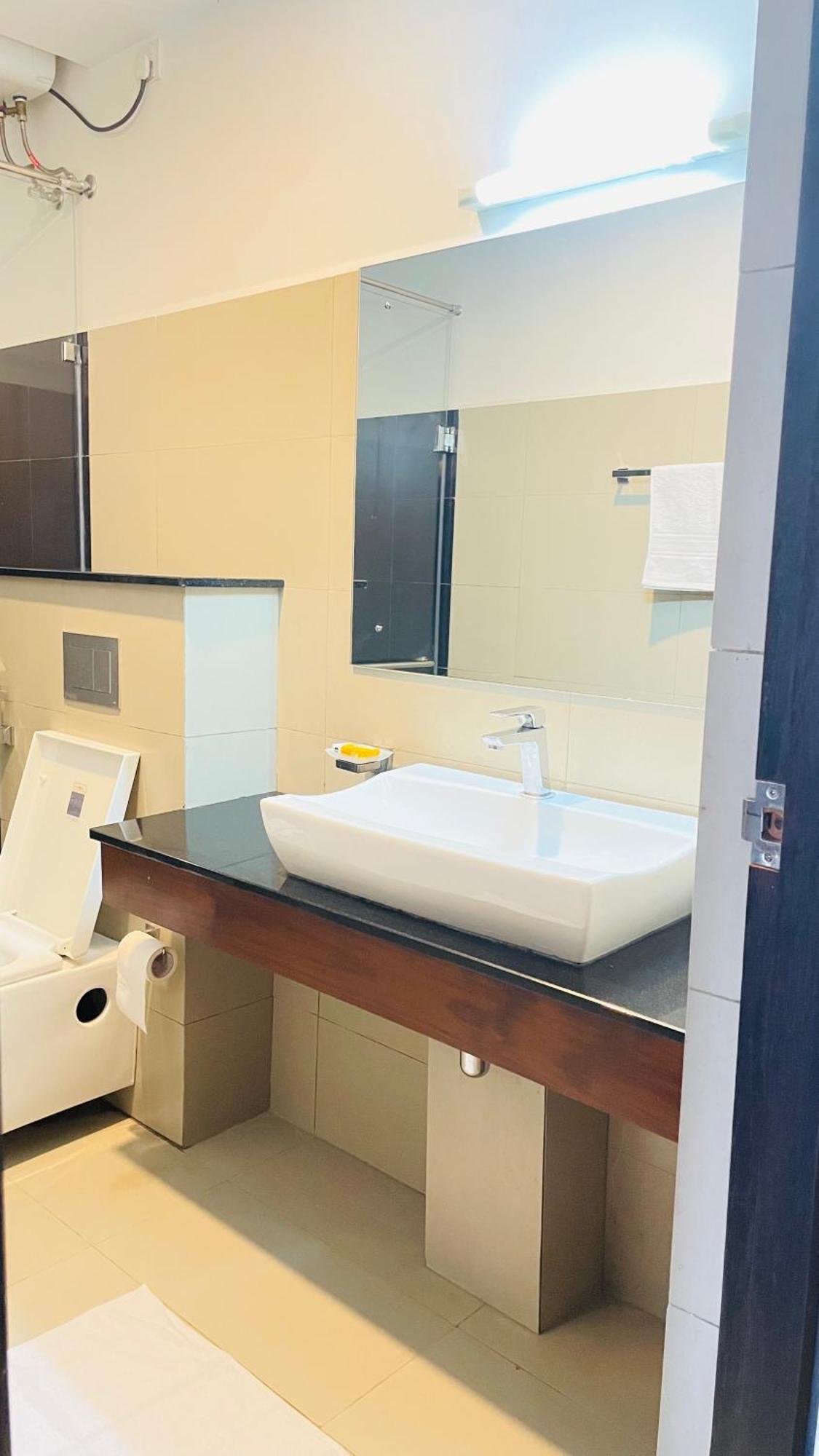 Luxe Highway Residencies Kottawa